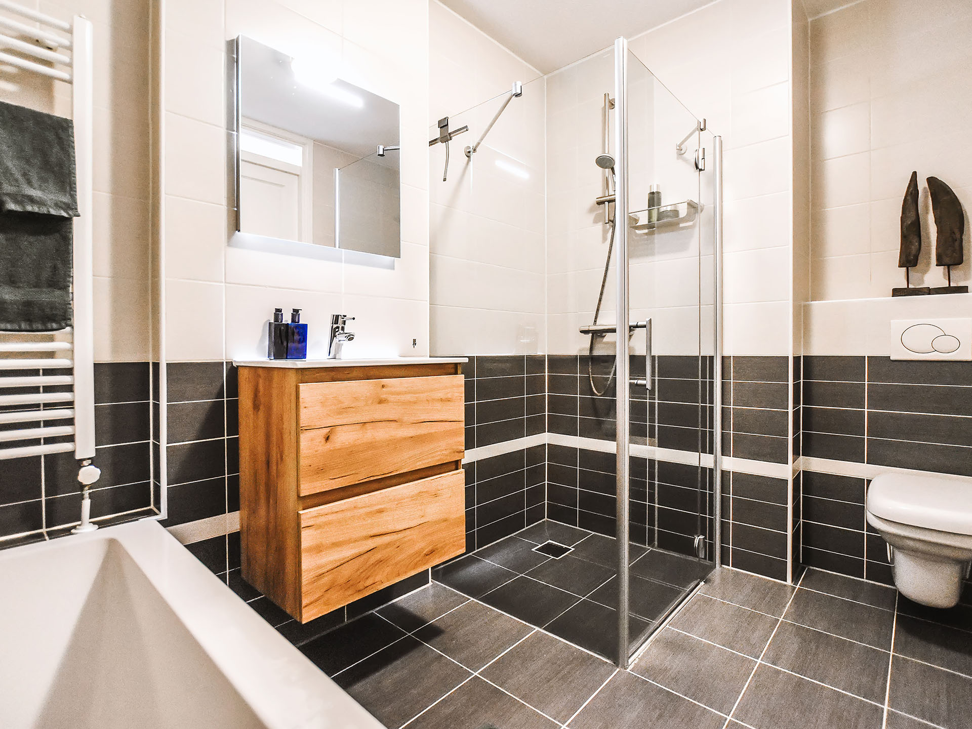 interior of bathroom 2025 02 10 01 21 45 utc